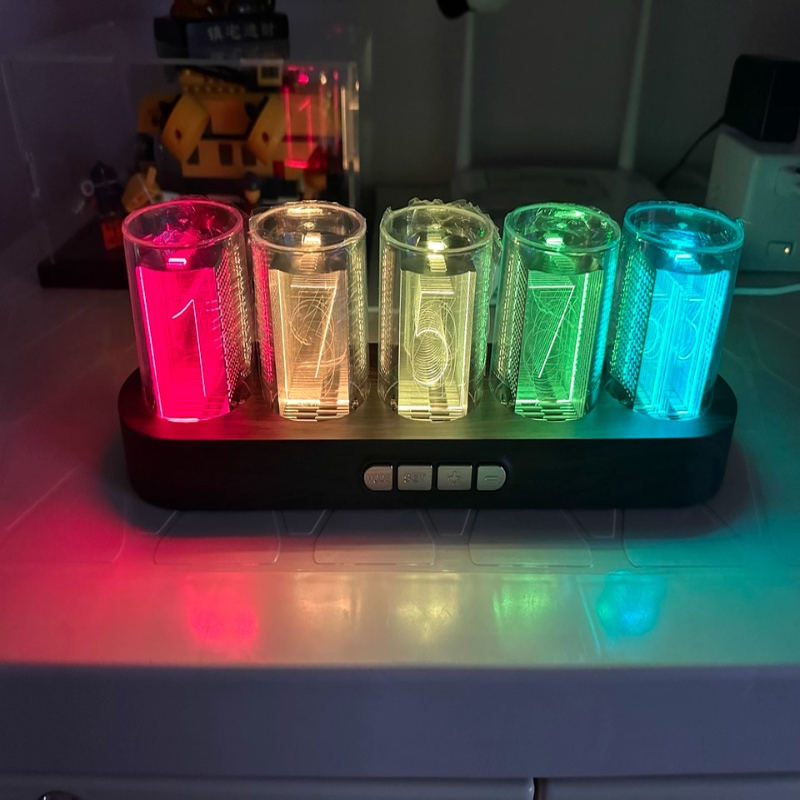 RGB Gaming Desktop Tech Decor  - đánh giá và giá Desk Setup Youtube
